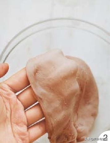 The bread that red wine makes, in bake when send out the wine that give is sweet, make a person honest cannot help