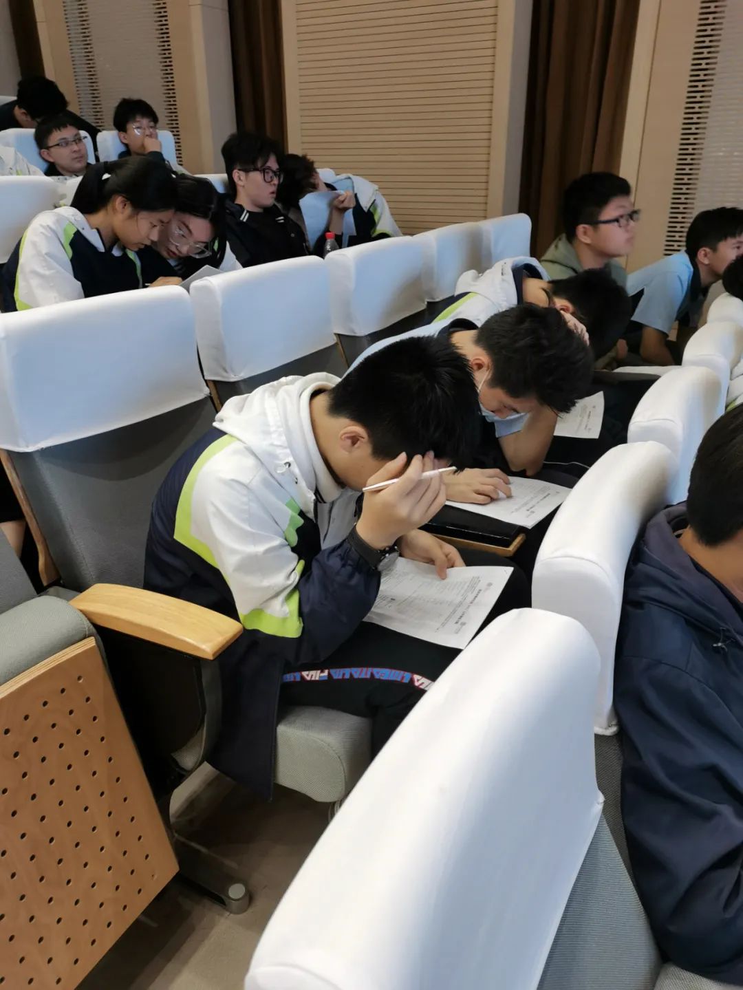 语奥走进张家港常青藤实验中学：以梦为马，不负韶华