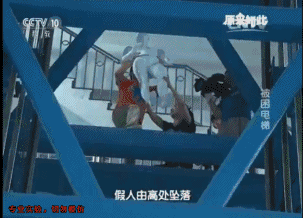 电梯吃人事件频发，被困电梯怎么办？关键时刻，记住这些能救命