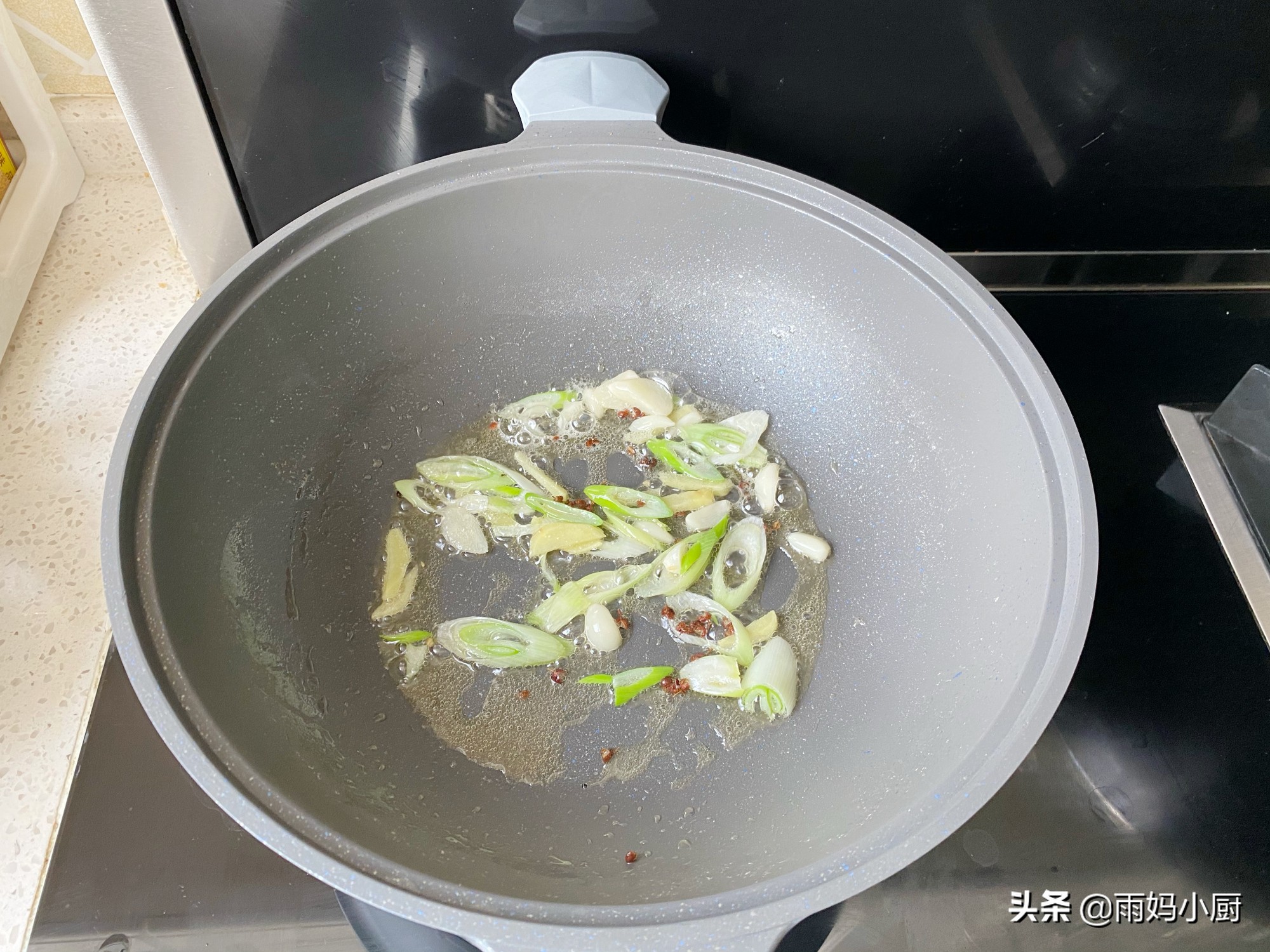 香辣魷魚的家常做法，簡單快手又下飯，麻辣香鮮秒殺路邊攤