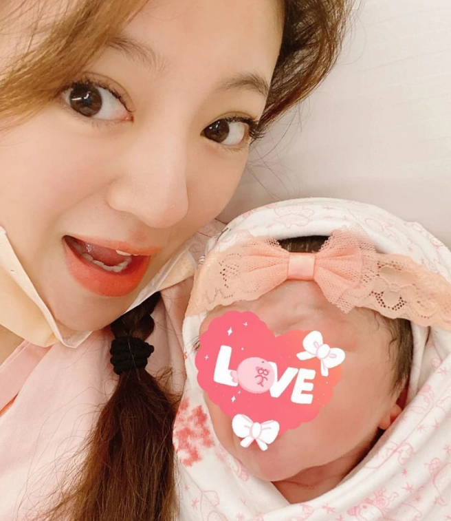 有種“真閨蜜”叫陳喬恩，探望安以軒母女，一個舉動盡顯高情商