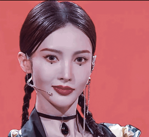 嘴歪也好看的女星，只服这5位，难怪于正说所有美人嘴都是歪的