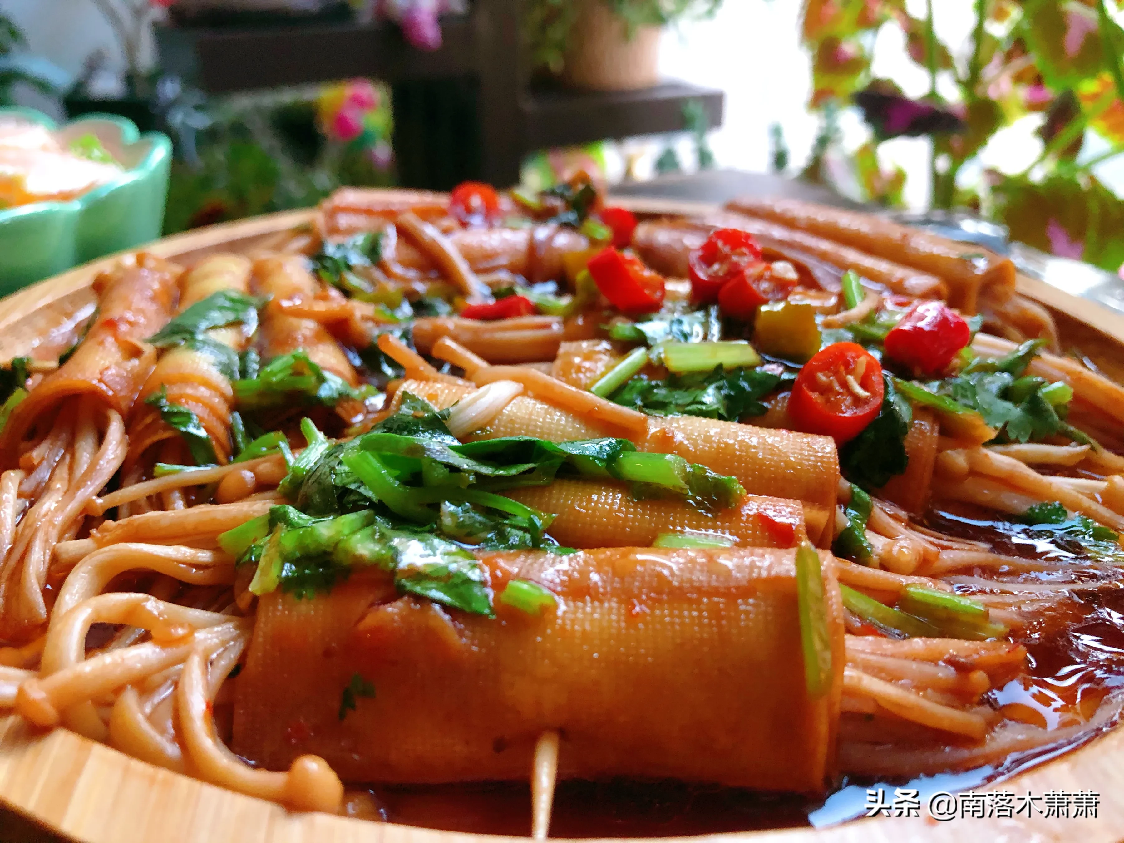 Enoki mushroom and dried tofu are a hundred times more delicious than fried and grilled, especially the thick sauce