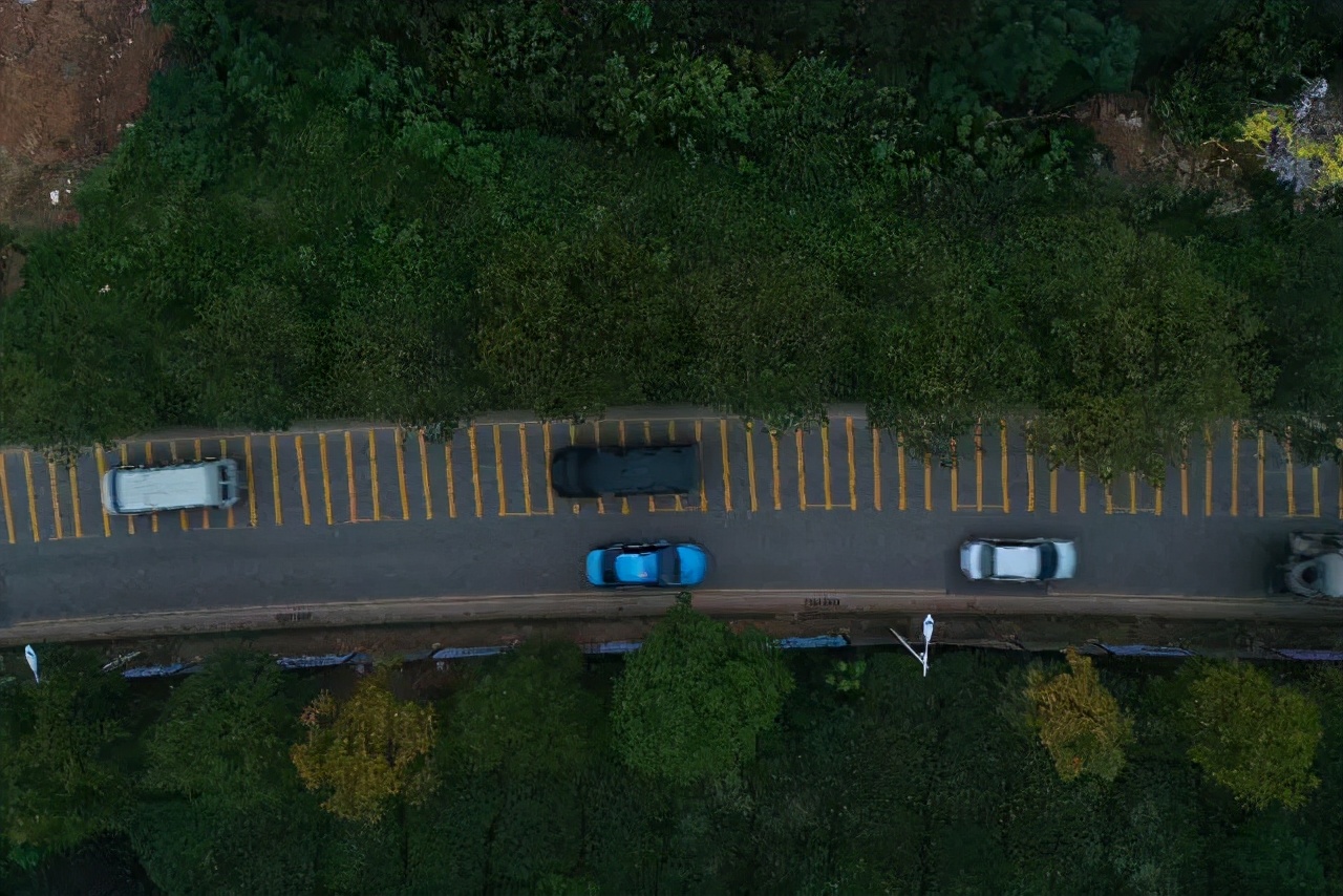 300米内298条减速带？长沙滨河路被吐槽