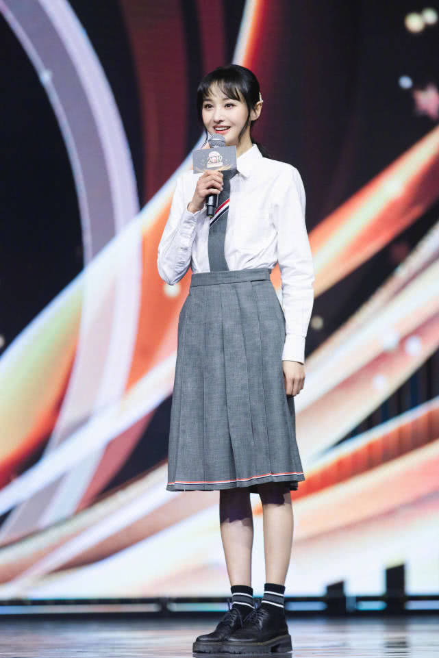 连续上了这么多次热搜，郑爽发的这个视频，真