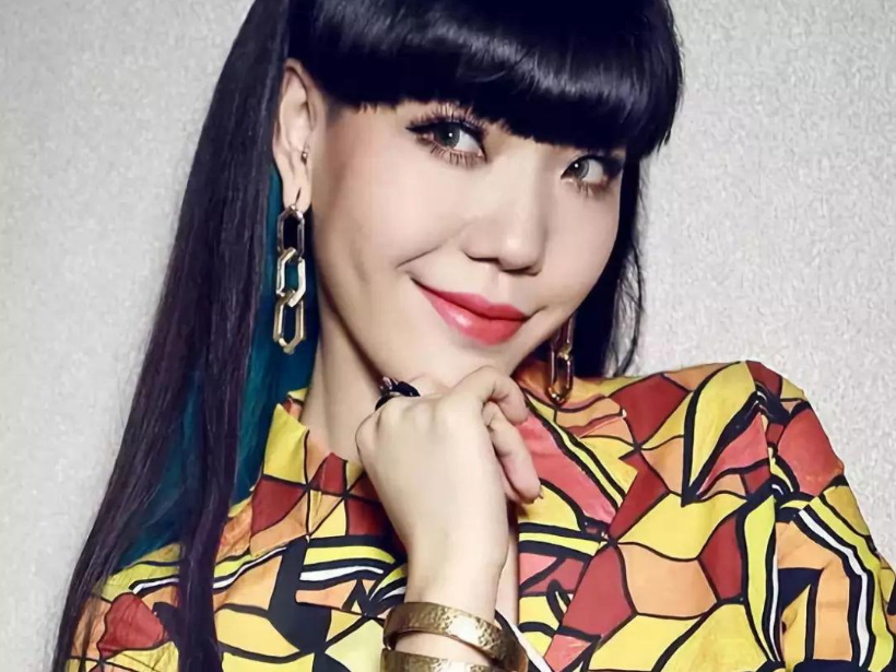 从顶流到小县城商演，吴莫愁的落魄，不仅仅是