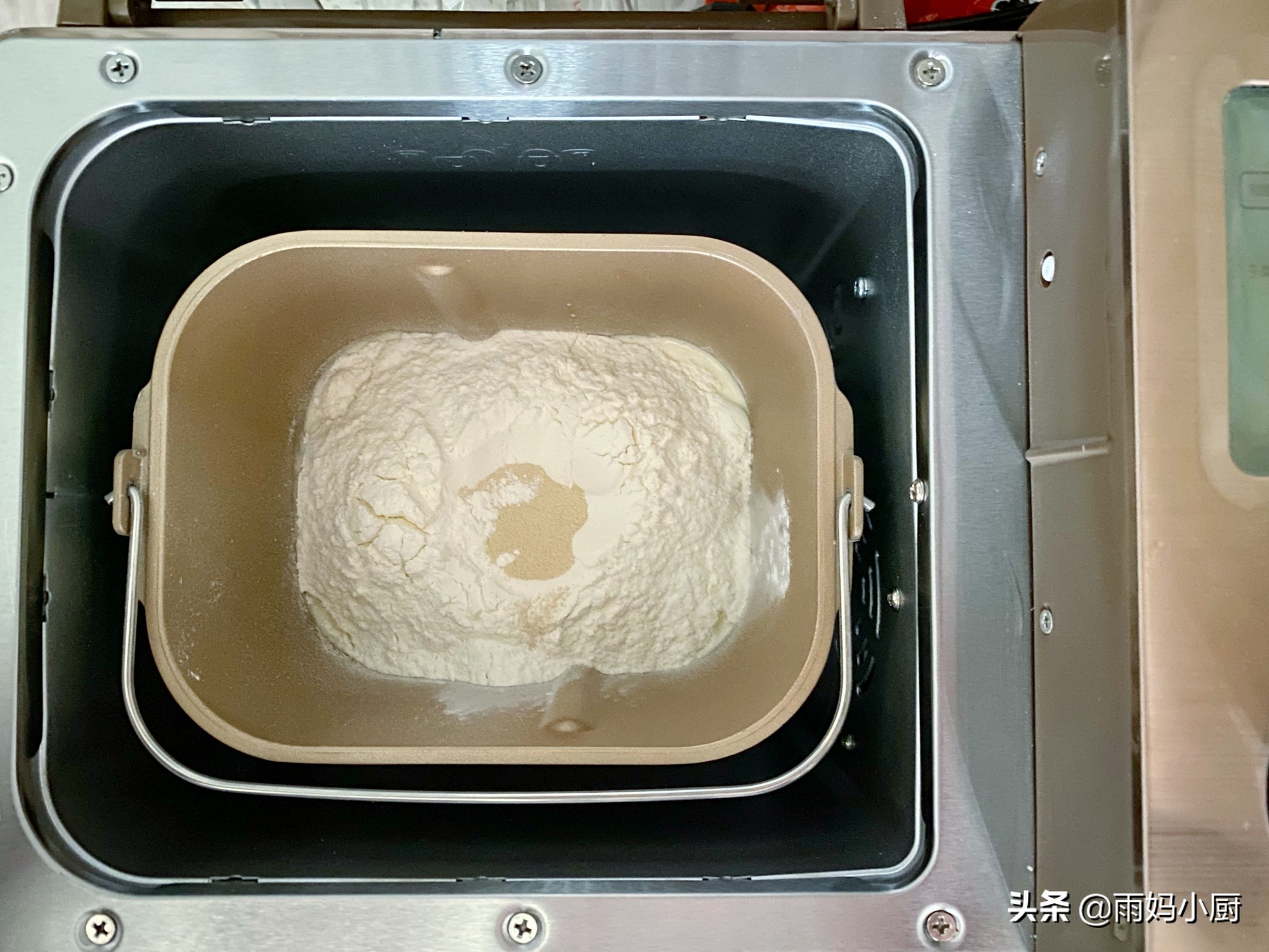 春天愛吃的早餐，奶香濃郁的牛奶哈斯早餐包，香氣四溢又鬆軟