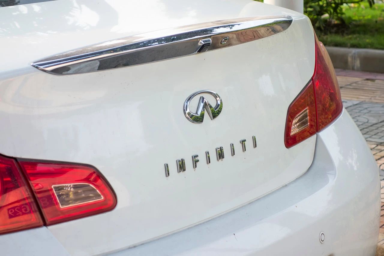 44万的英菲尼迪被指发动机多次漏油，车主要求退车遭拒