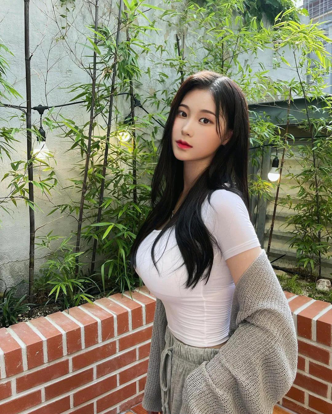 South Korean model Jiwon, Gu Pan is radiant and sultry - iMedia