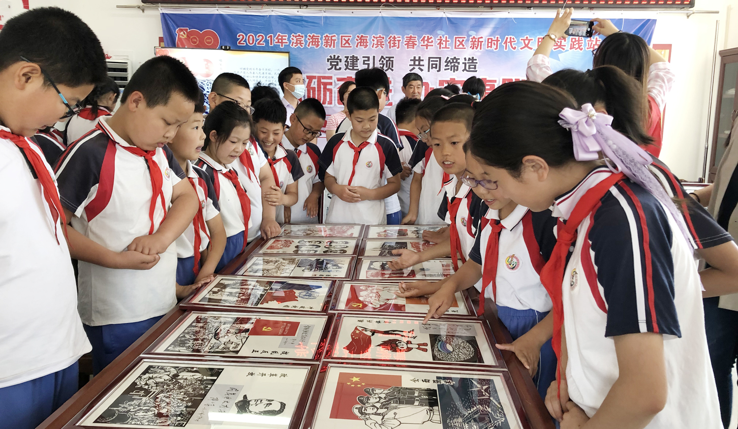 老党员老义工刻纸达人赵景佳最新刻纸作品首展