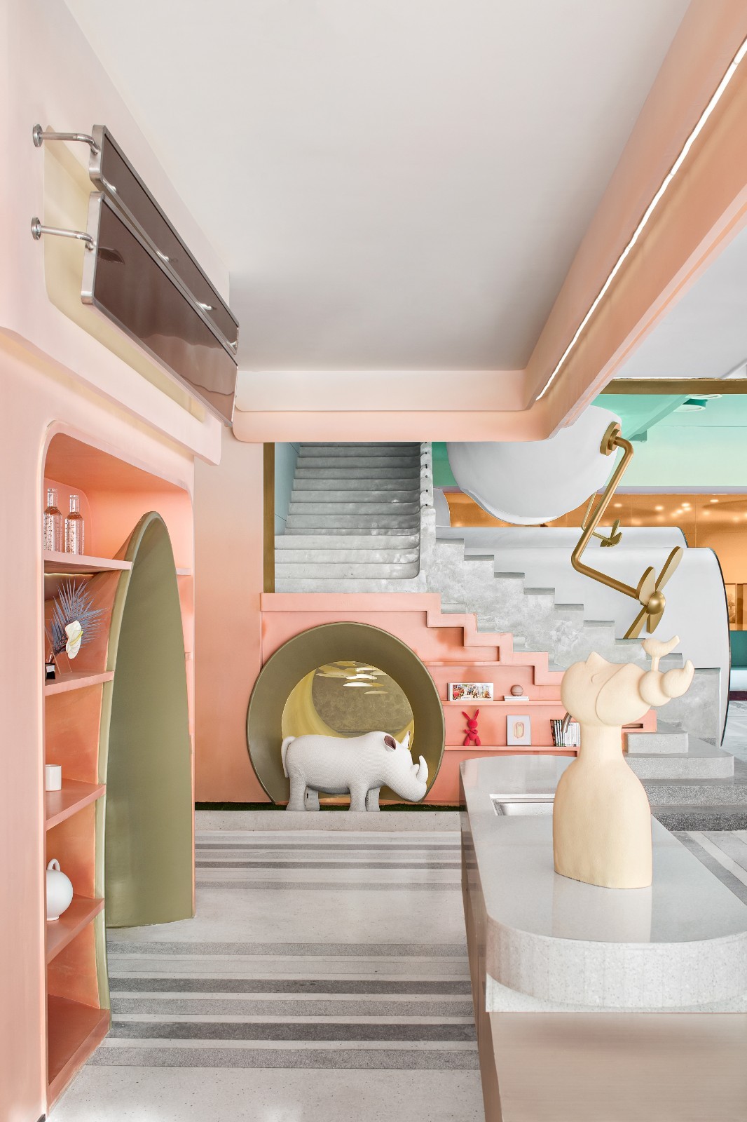 色彩斑斓的幼儿园，用设计打造一个神秘、梦幻的寻梦工厂