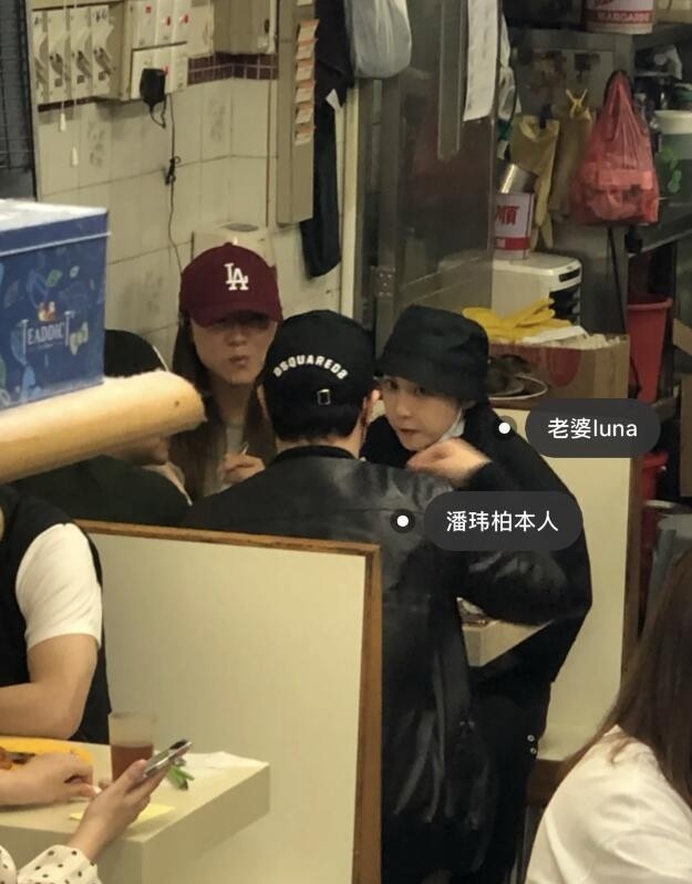 潘玮柏带娇妻现身演唱会，坐最后一排戴口罩好低调，力破离婚传闻