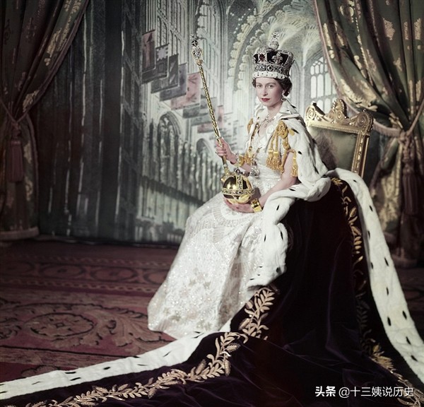 伊丽莎白二世加冕礼：女王吐槽王冠太重，连丈夫也要跪地宣誓效忠
