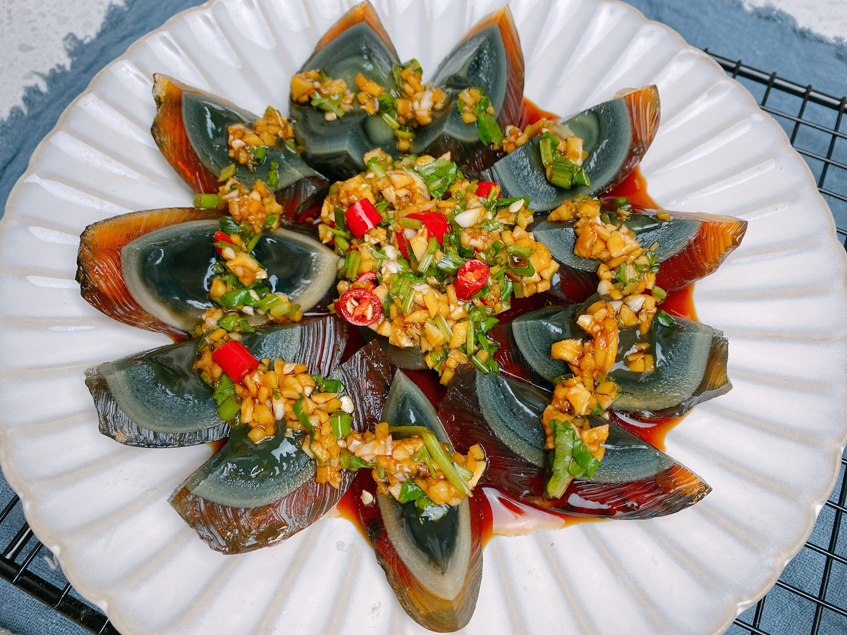 過年必備涼菜之涼拌皮蛋，多加3味調料，皮蛋不腥不澀，開胃爽口