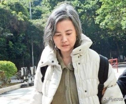 曾是美艳女星，后被称“疯婆”，为三百元哭着求人，一生颠沛流离