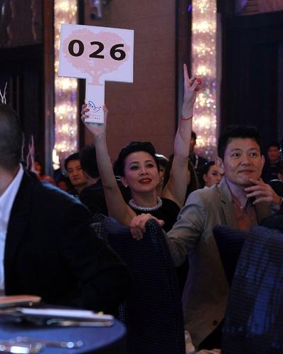 负债四千万又如何？李亚鹏的豪华人脉圈，连杨