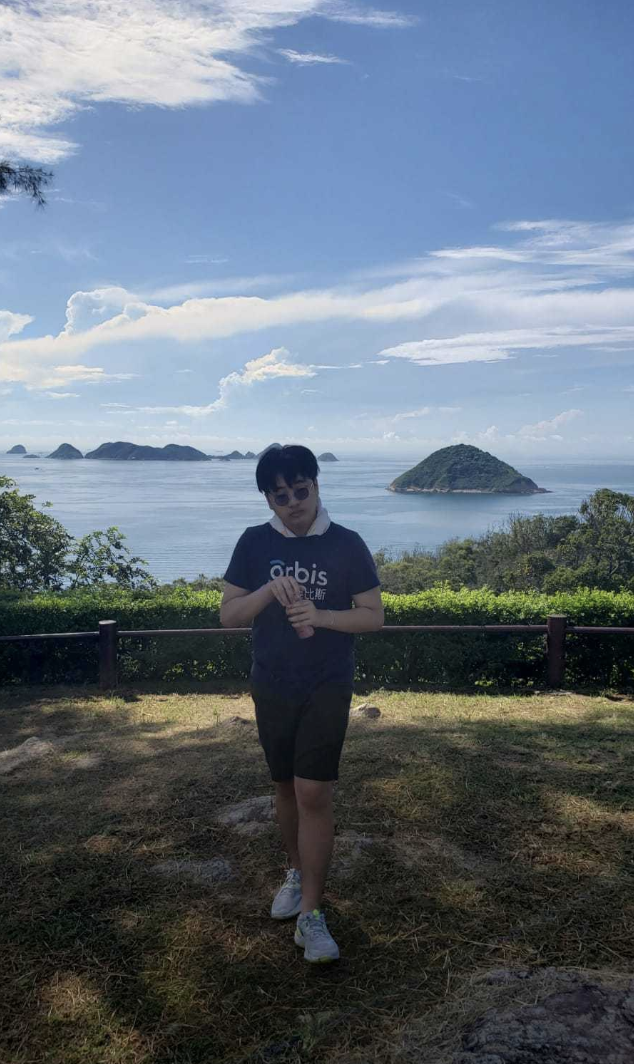 费曼骂吴镇宇丑遭贴吧拉黑，吴镇宇称干得好，被调侃“父慈子孝”