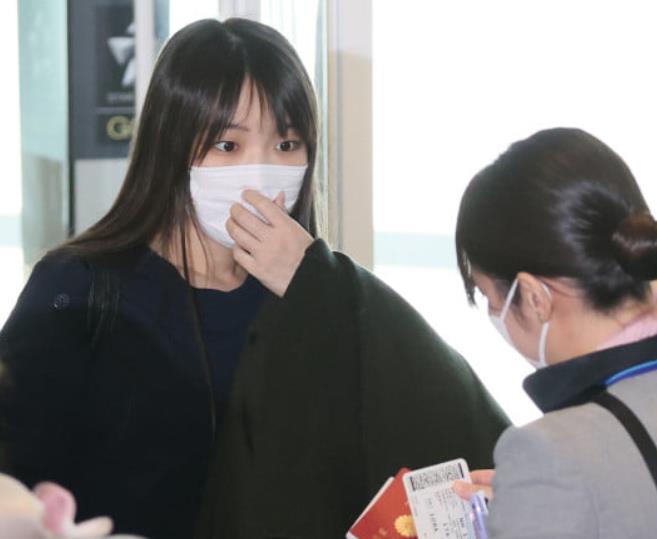 小室圭家庭地位高,闊步走在真子公主前面,婚後不受宮廷規矩約束 - 資訊咖
