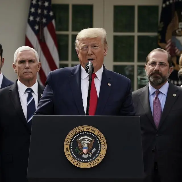 37岁华裔女记者发难，特朗普被激怒！扭头退场，