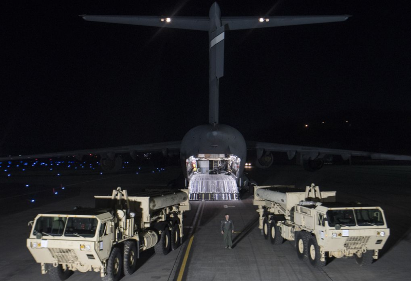 美海外部队开始行动了，连夜往基地运送导弹，