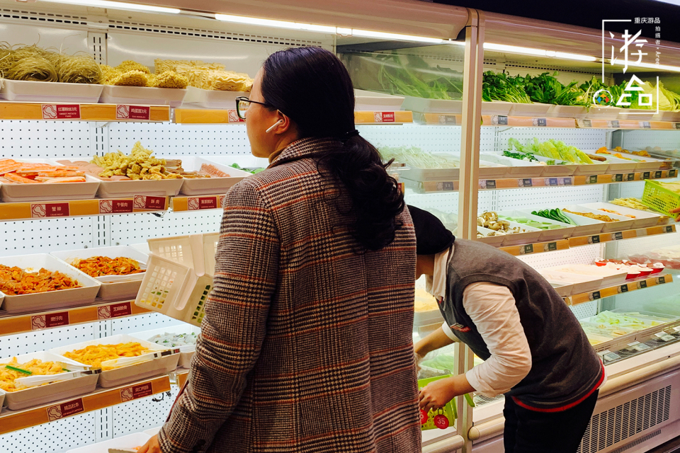 重庆49元麻辣烫测评：9荤8素，超乎想象，2个人都吃撑了