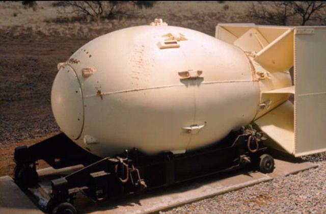 专家舌战群雄，坚持千枚核武言论，强调称跪不来和平，唯有变强