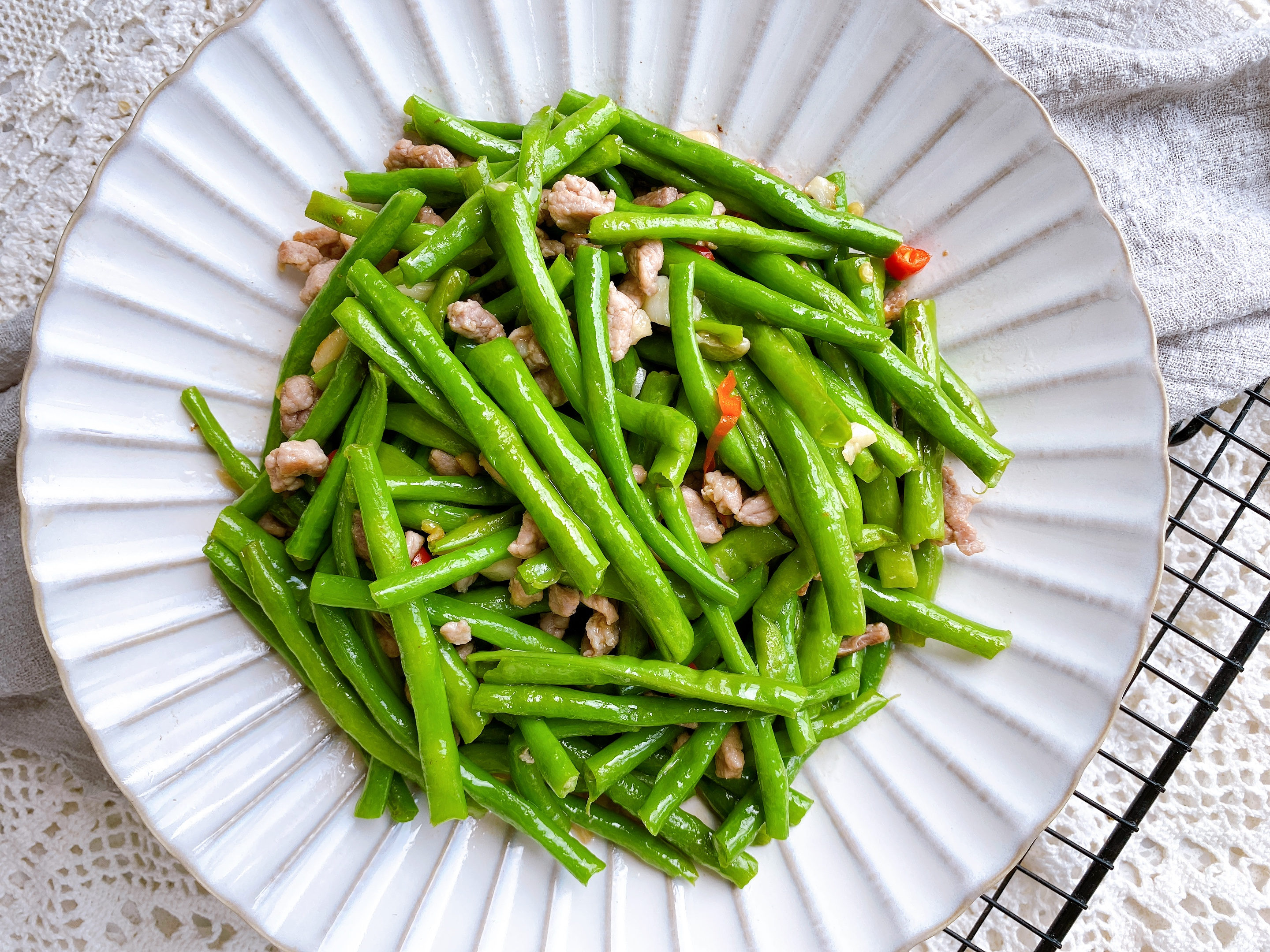 大厨教我的爆炒豆角，怪不得自己做得不好吃，原来是少了关键2步