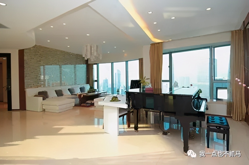 8年剖4胎，吴佩慈嫁不进的豪门，她如何稳坐“第