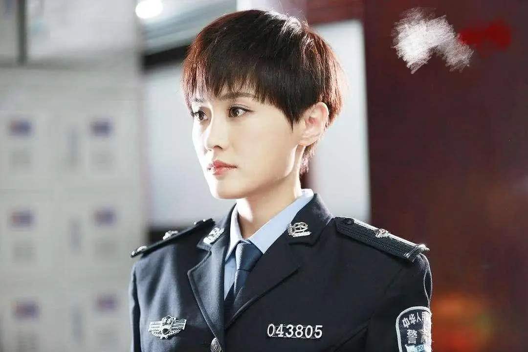 潘粤明与绯闻女友低调一起出现，两人举止甜蜜，网友：快官宣吧
