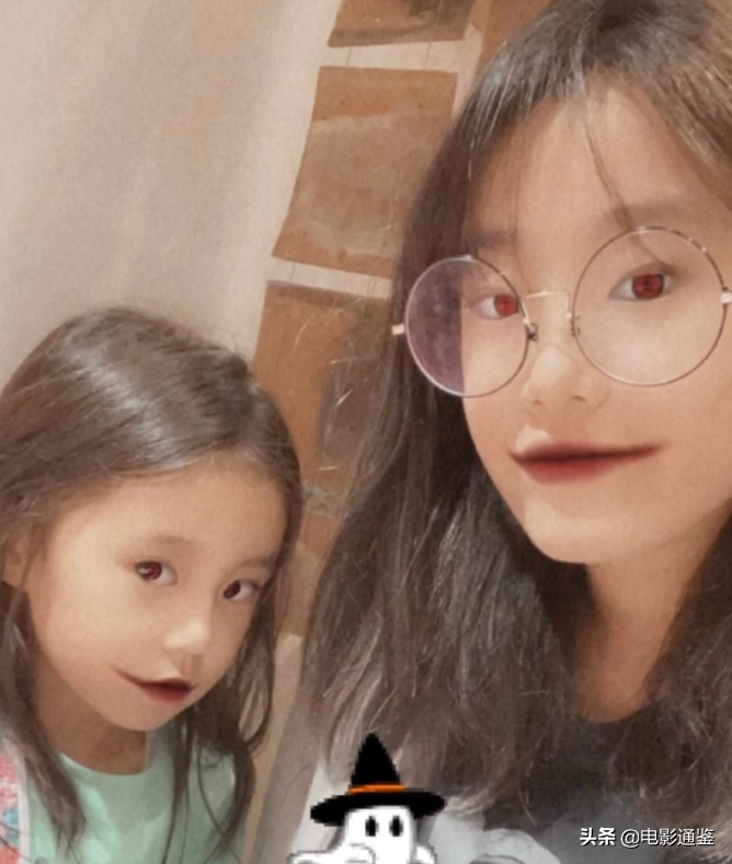 賈靜雯女兒長大啦，修思羽長相軟萌十足，姐姐咘咘五官顏值絕了