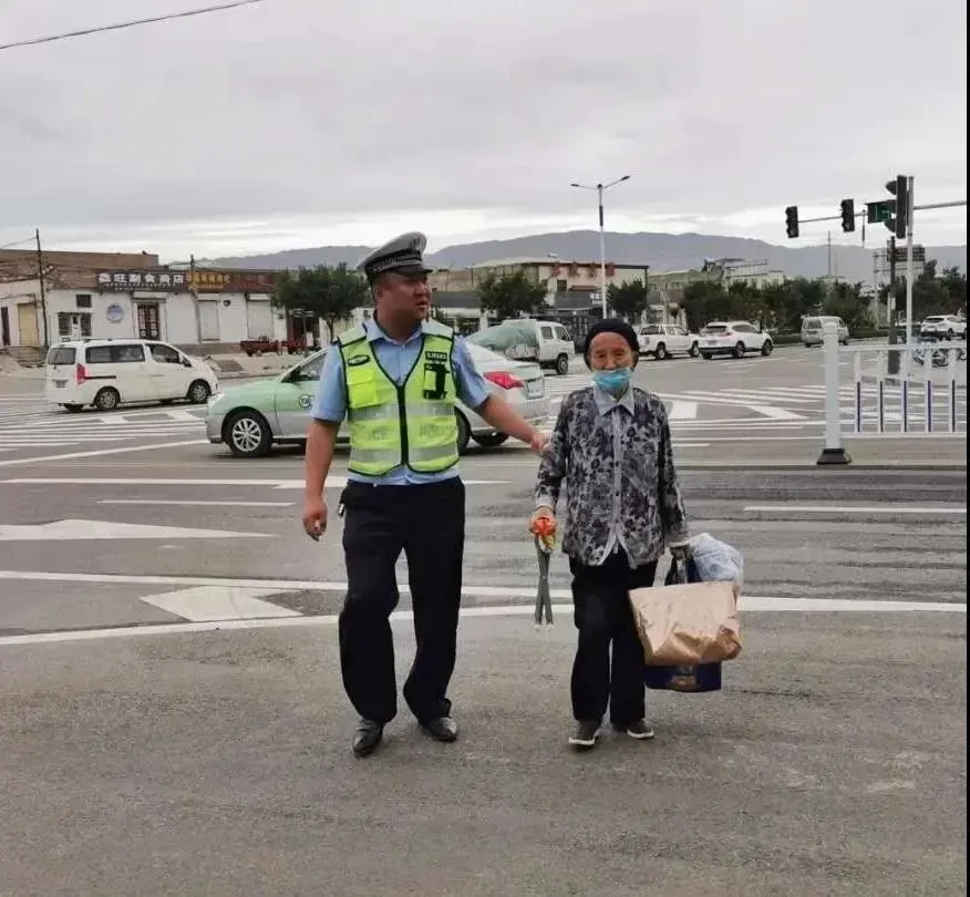 创建文明城市 武威公安千名民辅警上一线
