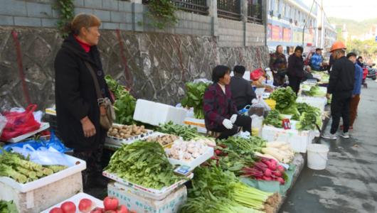 社区卖菜已成“上甘岭”，大亨争斗刺刀见红，平民百姓如何对应？