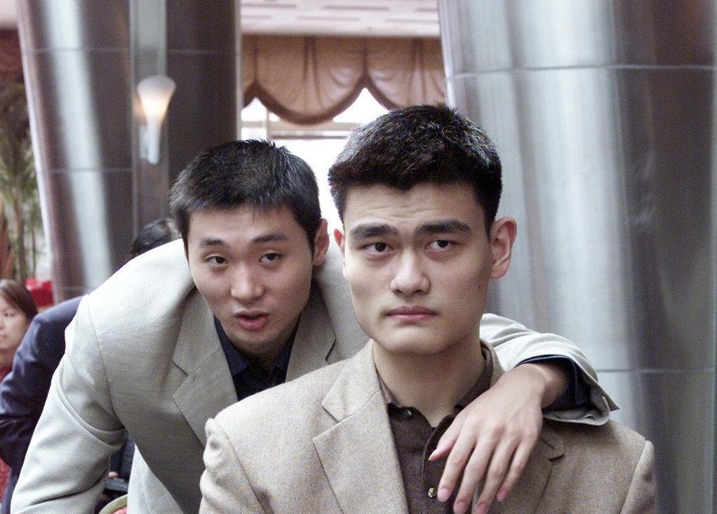 从小打中锋还是姚明队友，长大后成CBA第一位万分后卫