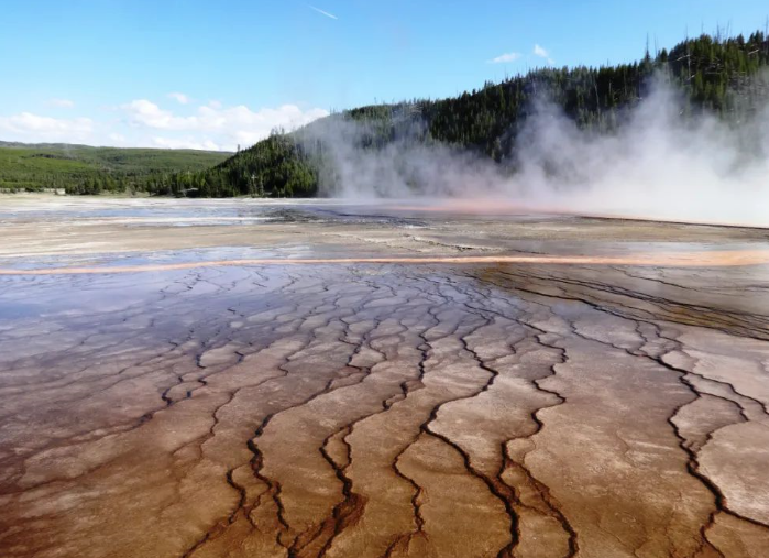 地热勘查很重要，地热新能源用途广泛，温泉、供暖、发电有大发展