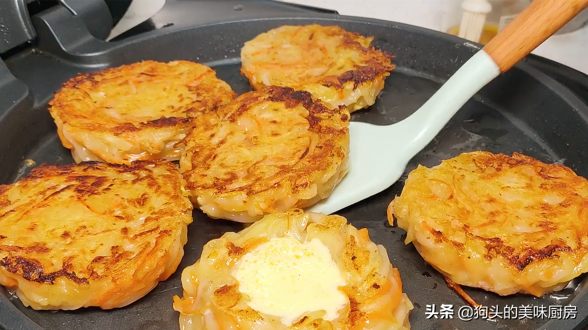 5個土豆，2個雞蛋，教你沒有吃過的做法，比肉還香，上桌就被掃光