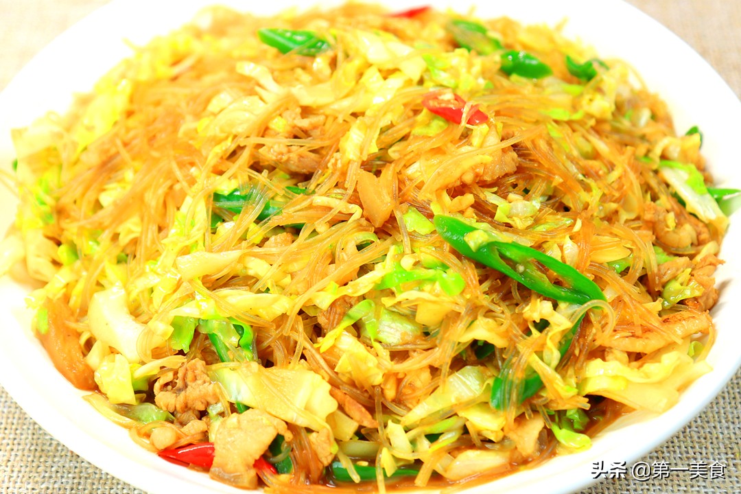 秋季家常菜包菜炒粉丝-起舞食谱网