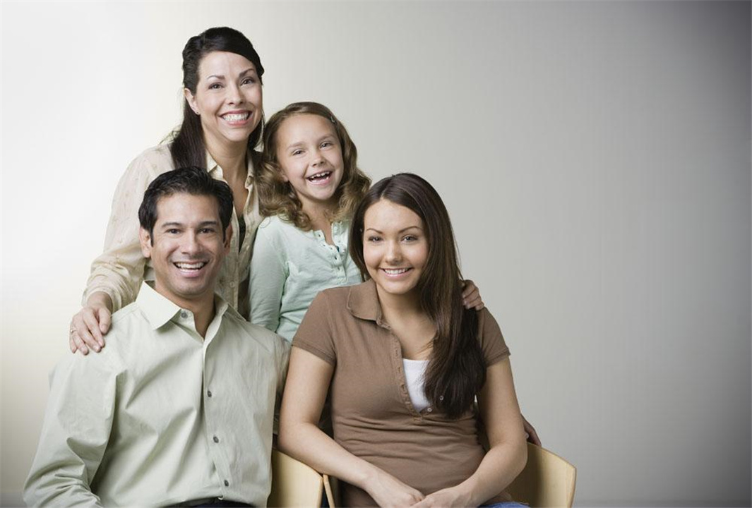 有種“遺傳”叫明星家庭，黃磊家全是臉，陸毅家是腿，最後家笑了