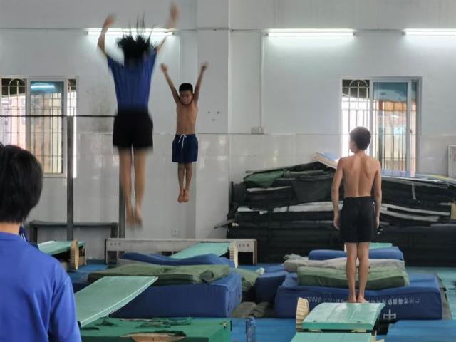 揭秘全红婵母校！65年夺金牌超400，校长：红婵这样的冠军还会有