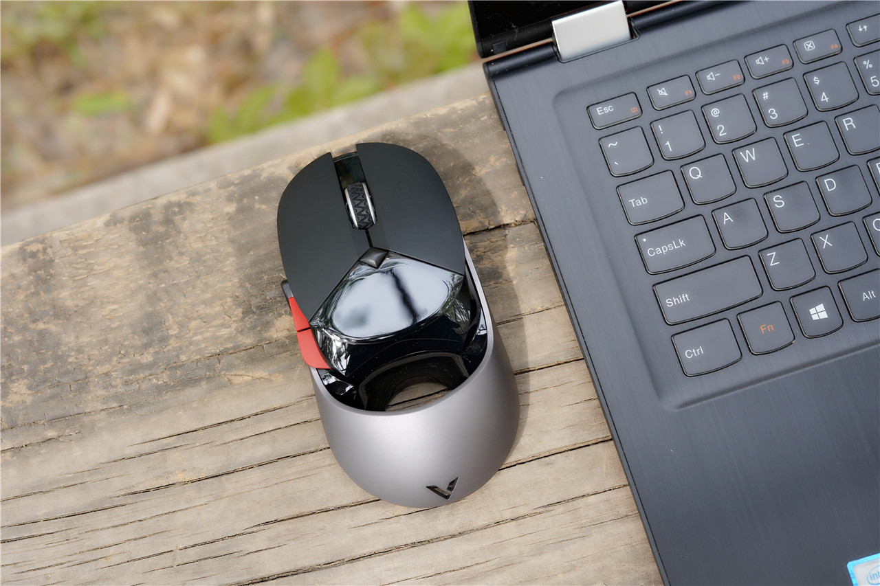 电竞级屏显雷柏VT960双模游戏鼠标游戏体验快人一步