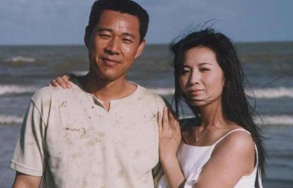 张丰毅轻视亲儿子，转身沦为“继女奴”，吕丽萍报复手段堪称一绝