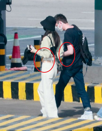 冯绍峰赵丽颖罕见合体，谁注意二叔对颖宝的举