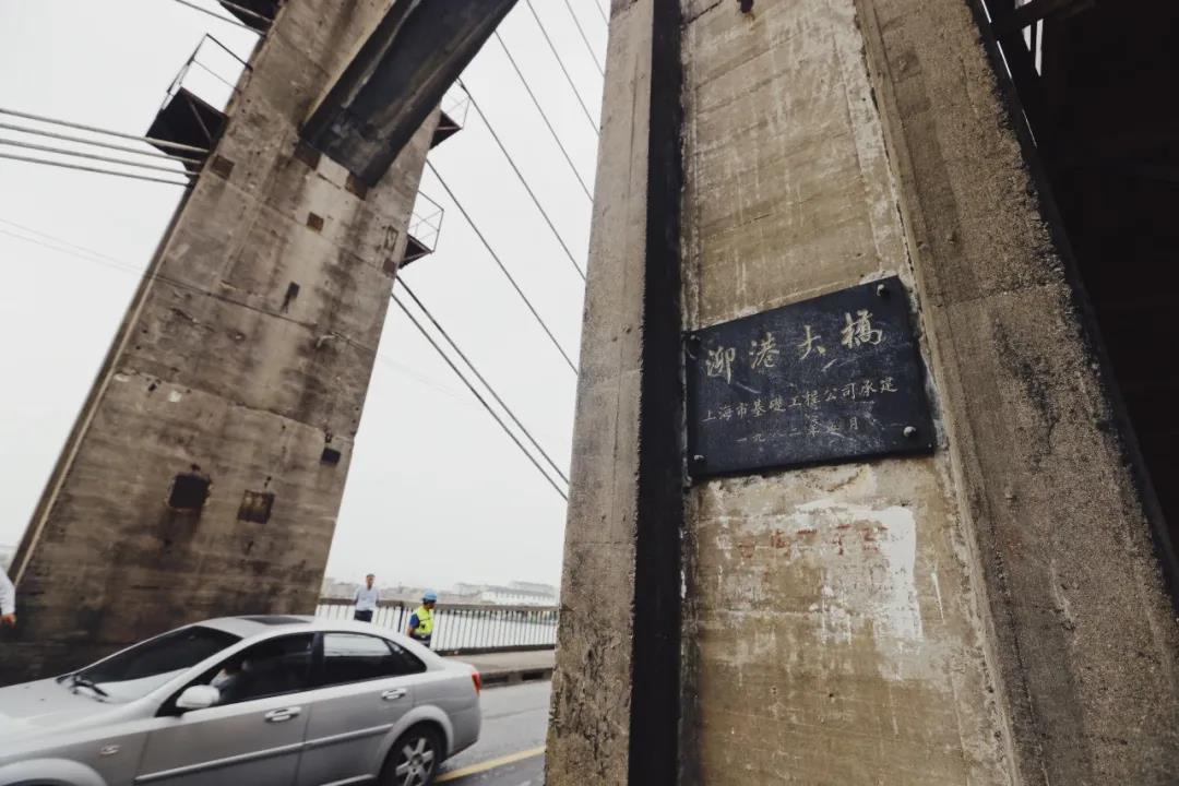 上海市松江区泖港大桥老桥开始拆除：新桥建成