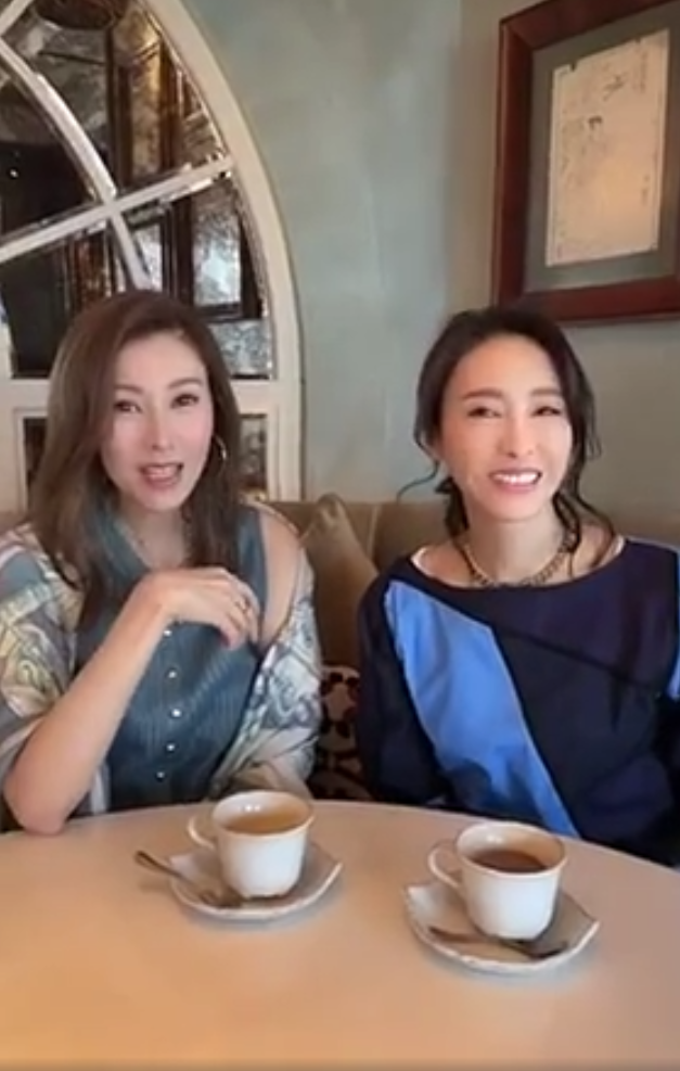 歲月不敗美人！ 黎姿李嘉欣共享下午茶，閨蜜倆凍齡狀態羨煞旁人