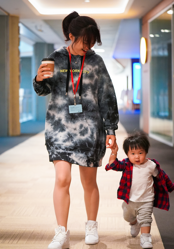 蘇炳添不僅跑得快，娶的妻子也很好看，穿情侶裝，感覺真般配