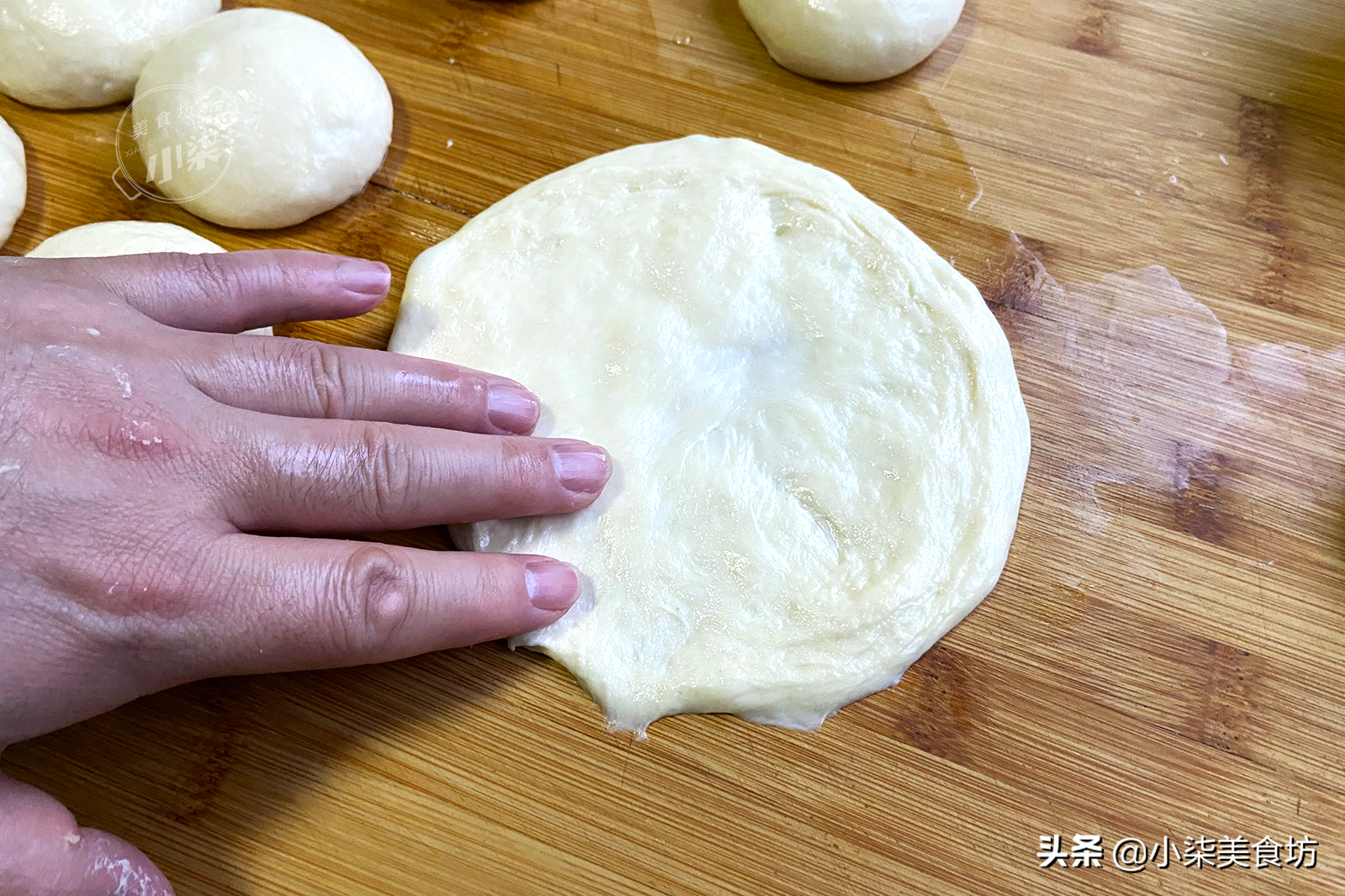 油餅不炸著吃了，打個雞蛋，外酥裡軟個個空心，吃過1次就忘不了