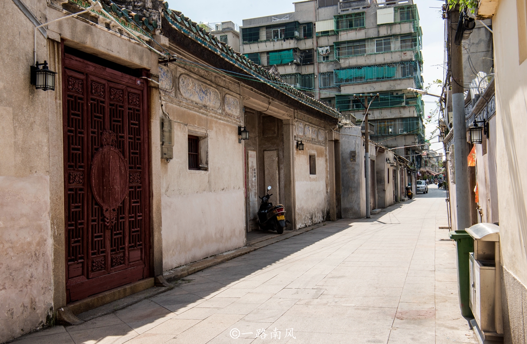 Among the ten alleys of Paifang Street in Chaozhou, five of them were once called "the rich man's alley", many tourists have not walked through