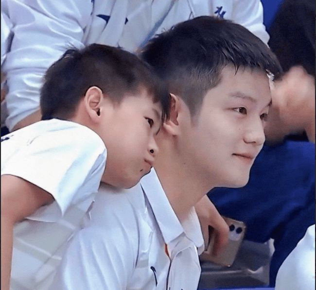 发现有人对着自己拍照！全红蝉的反应出乎意料 网友：真没想到