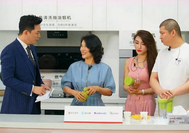 损失300亿，董明珠坚决不裁员，三次直播卖货1