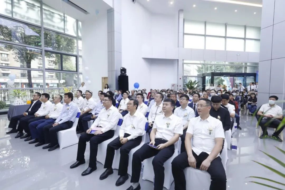 能玩拳皇、打桌球的地方，居然是长安汽车旗舰店？