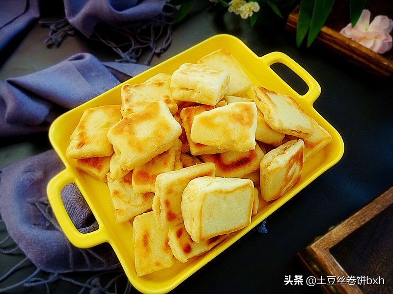 花生米的新吃法，用平底鍋做成小麵點，口口留香，老少都愛